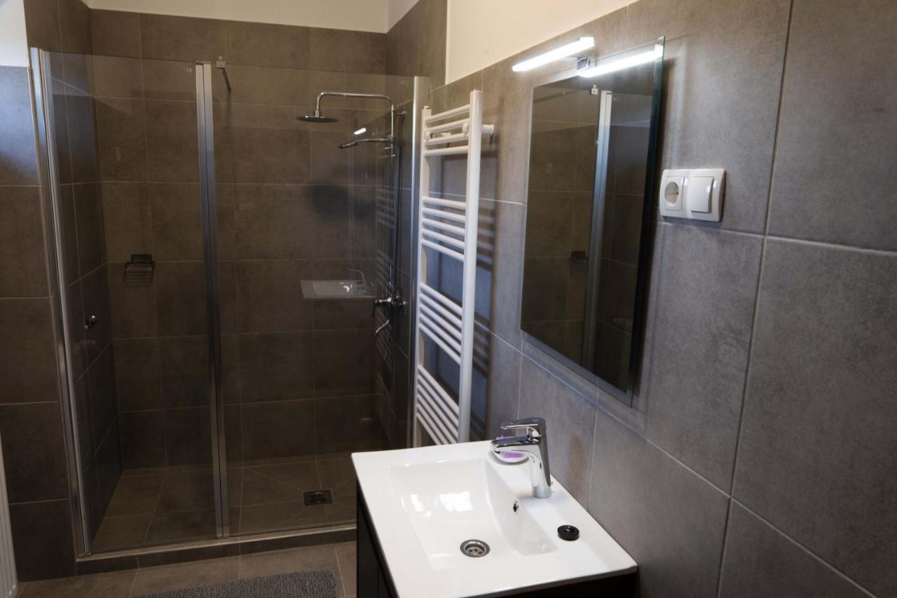 Kunfoglalás Apartmanház Kisujszallas Exterior foto
